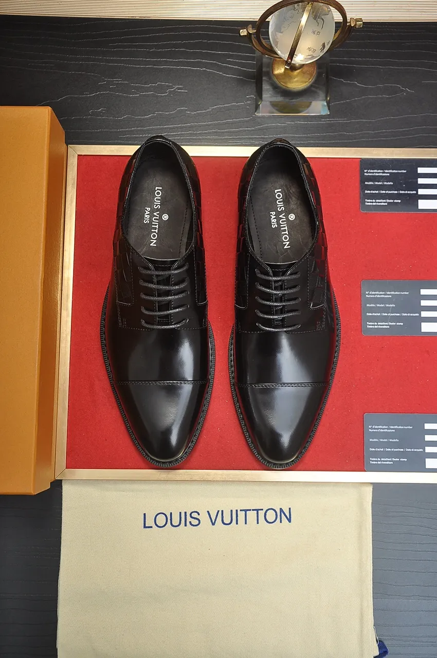 Men's men's shoes 💰520💶 [LV] (original single cowhide lining) 🍀LV's latest genuine leather business suit shoes are launched simultaneously on the official website. The first-layer cowhide imported from Italy is made of heavy gold, 💥official website 1:1 rubber outsole. Versatile to wear, high-end without losing class, and the color combination is extraordinary. This four-season style is alluring when worn on your feet, showing off your big-name flair. Standard code 38-45 (45 customized)